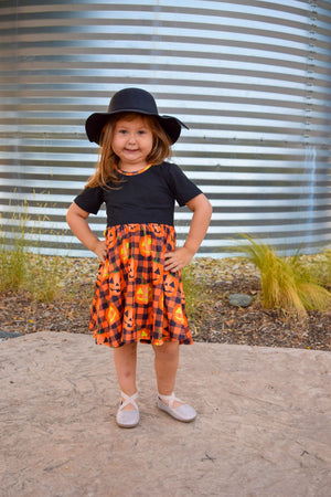 SPOOKY ORANGE PUMPKIN SHORT SLEEVES TWIRL DRESS